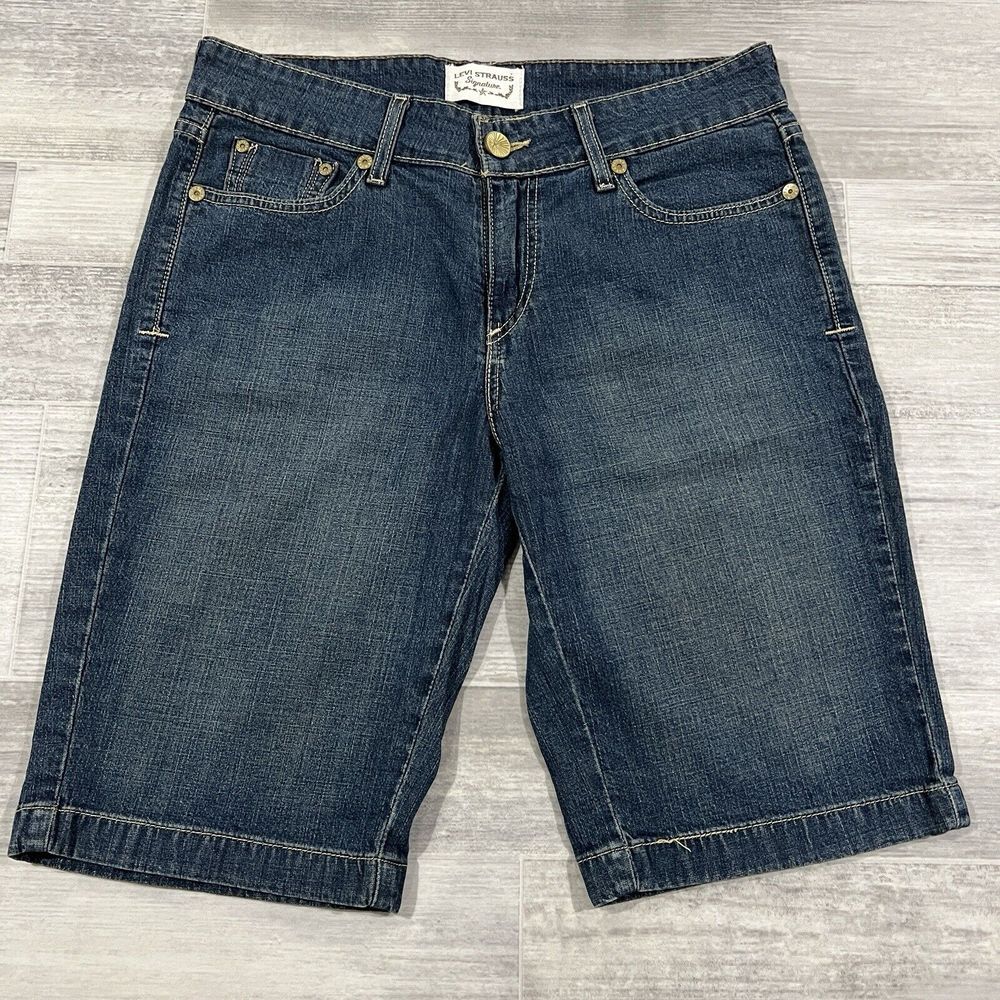 Vintage Levi's Women's Misses Size 10 Y2k Denim Blue Jean Shorts 33X12 Mid‎ Rise